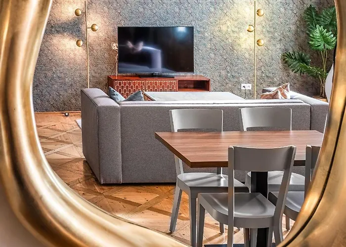 Golden Angel By Adrez Apartahotel