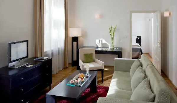 Golden Angel By Adrez Apartahotel Praga