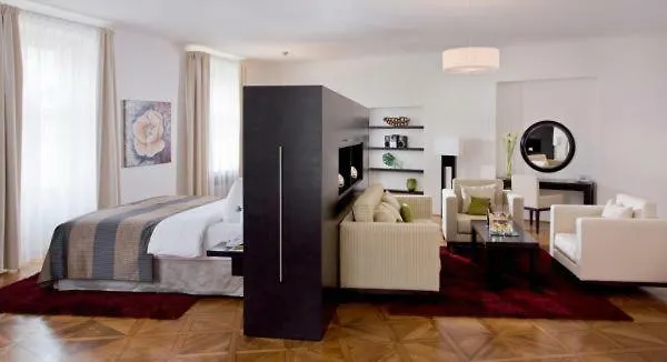 Golden Angel By Adrez Apartahotel