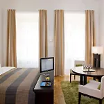 Golden Angel By Adrez Apart Otel Prag