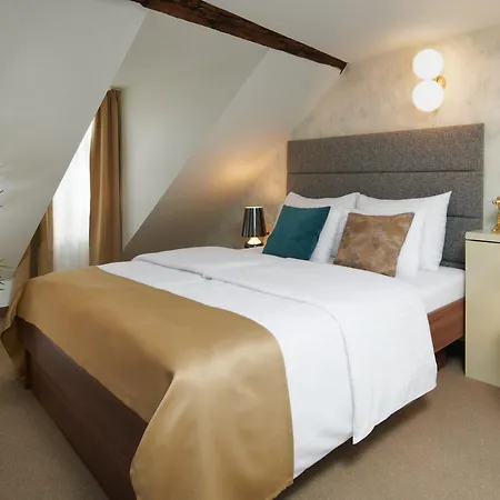 Golden Angel By Adrez Apart Otel Prag