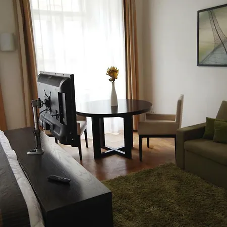 Golden Angel By Residences Apartahotel Praga